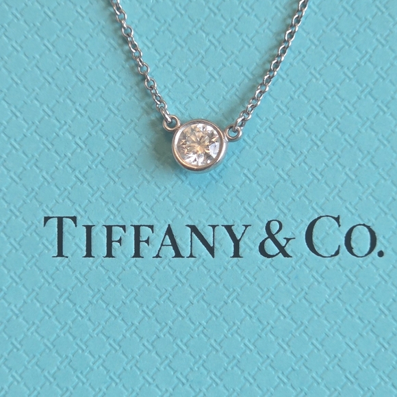 Tiffany&Co. Elsa Peretti®
Diamonds by the Yard®Single Diamond Pendant Platinum - Picture 1 of 6